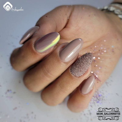 Starburst Glitter Gold Magnetic Nail Design - 2