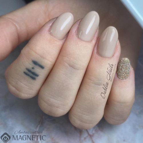 Starburst Glitter Gold Magnetic Nail Design - 3